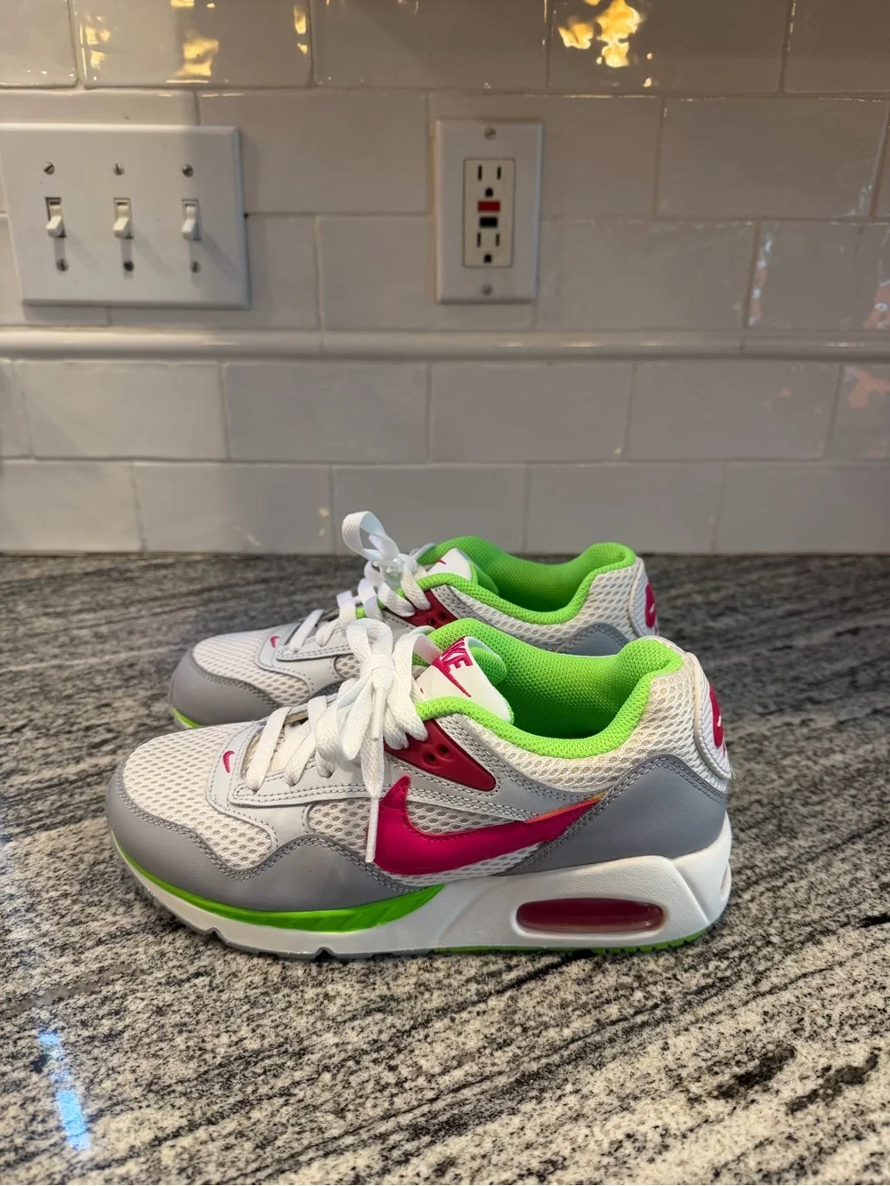 Women’s Nike Air Max Correlate  White/Pure Platinum/Fireberry 511417-163 Size 6